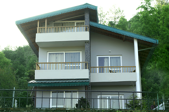 Cottages in Naukuchiatal-Maharaja Family Suite